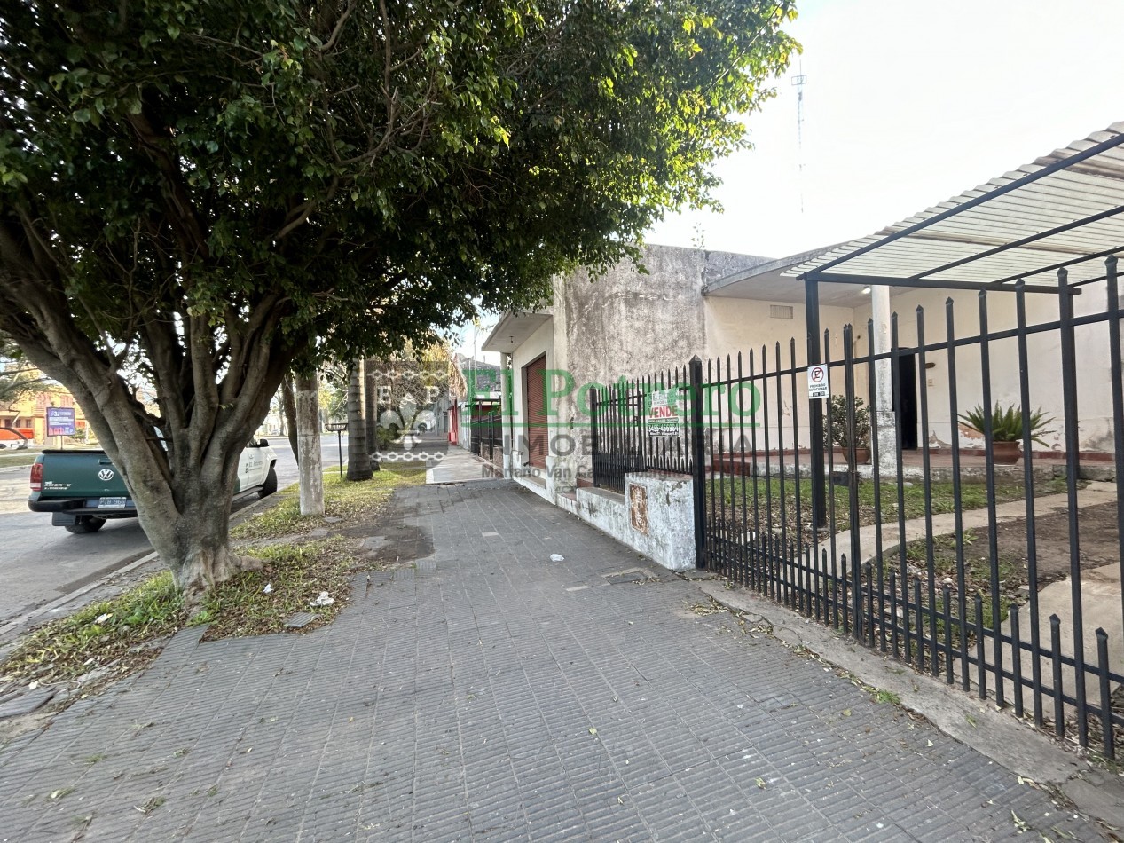 Amplia casa calle L. Herrera