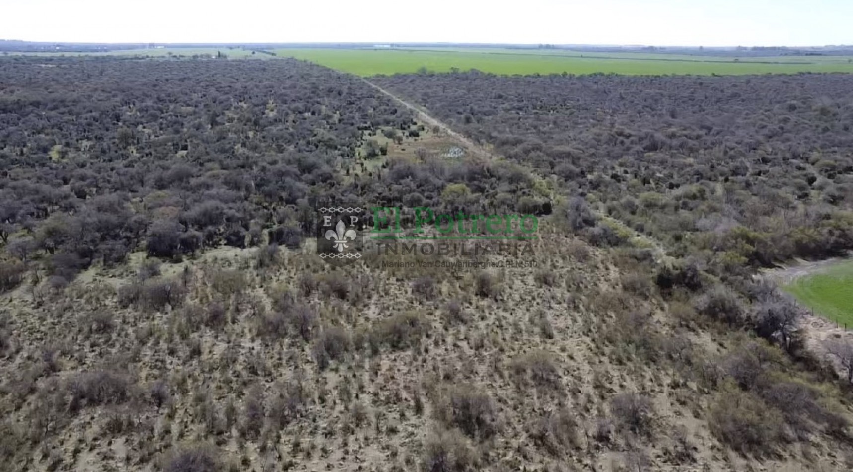 Campo en Raices este