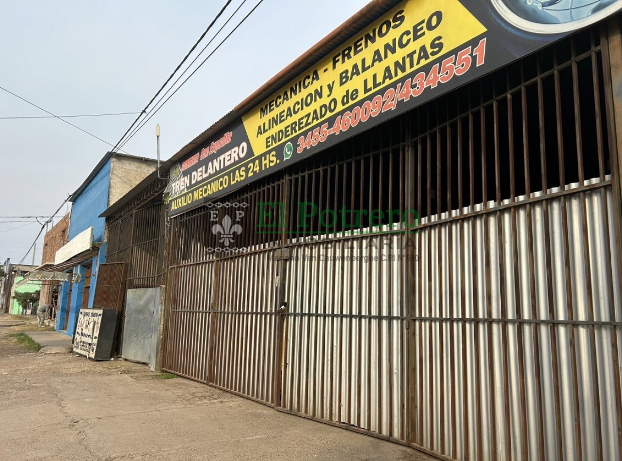 Dos galpones + local comercial