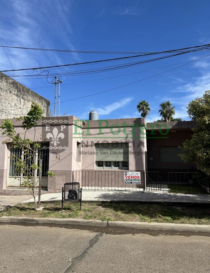 Casa calle Saavedra, entre Caseros y Hermelo