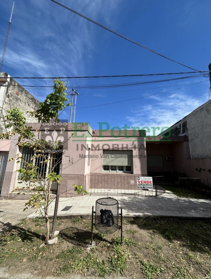 Casa calle Saavedra, entre Caseros y Hermelo