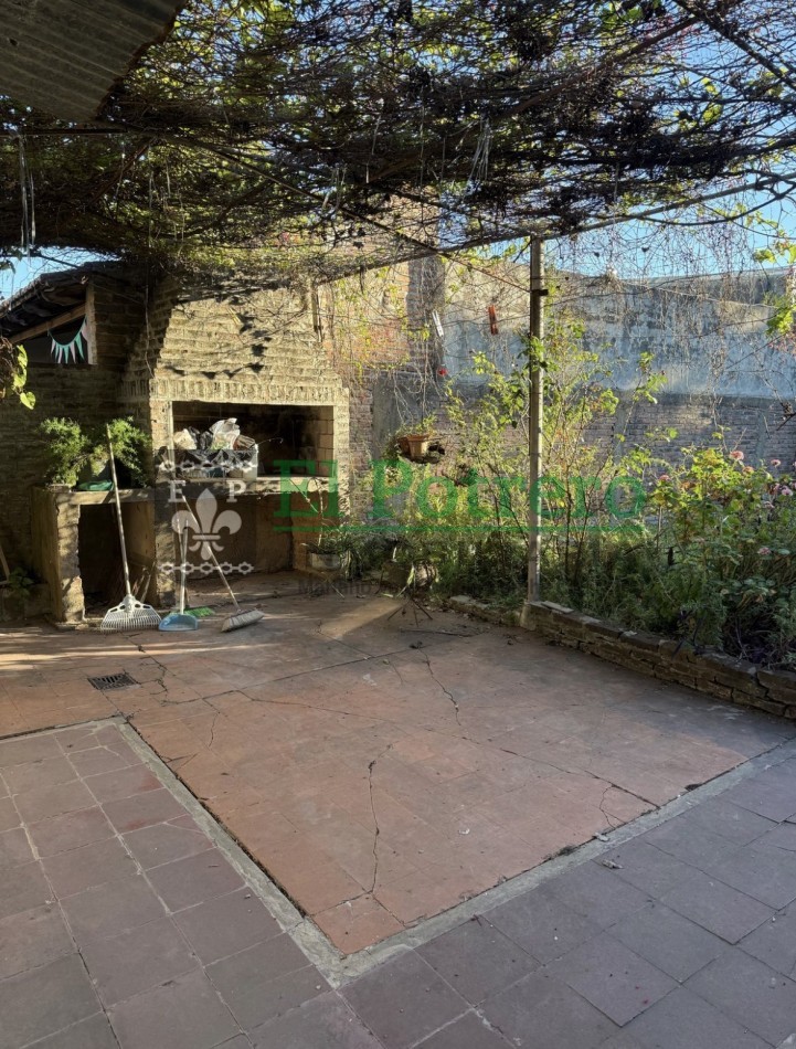 Casa calle Saavedra, entre Caseros y Hermelo