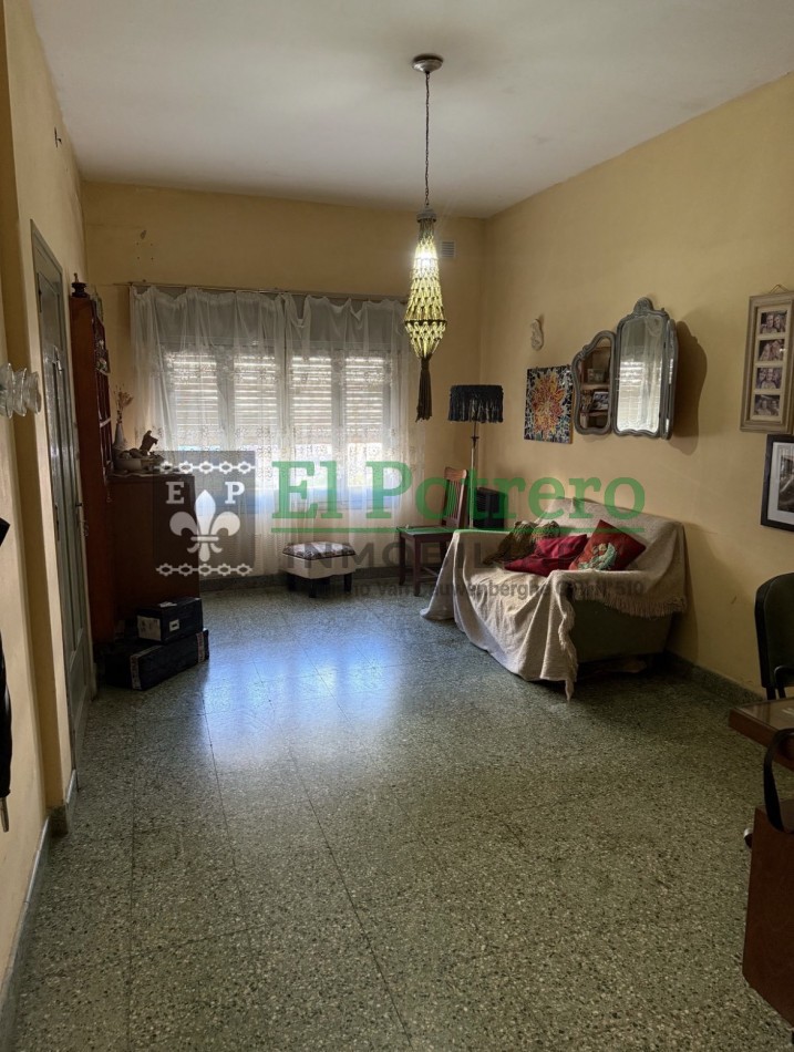 Casa calle Saavedra, entre Caseros y Hermelo