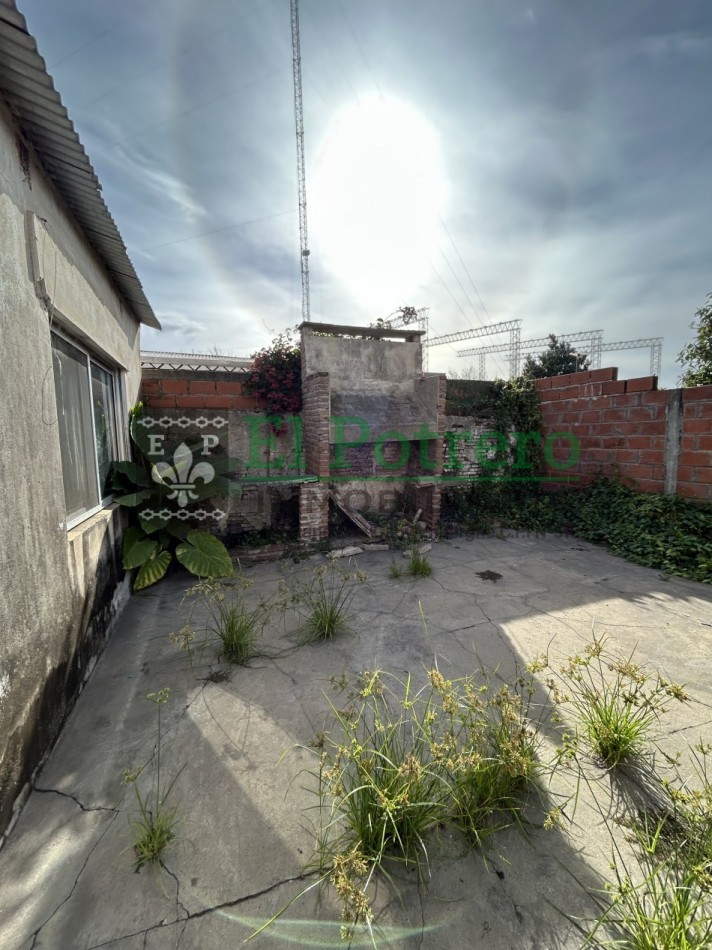 Amplia casa calle L. Herrera