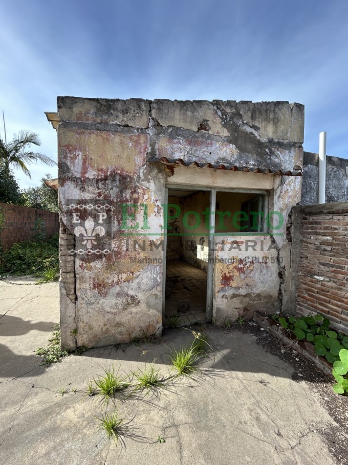 Amplia casa calle L. Herrera