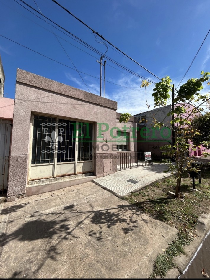 Casa calle Saavedra, entre Caseros y Hermelo
