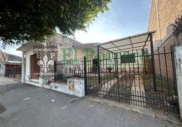 Amplia casa calle L. Herrera