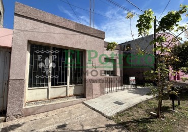 Casa calle Saavedra, entre Caseros y Hermelo